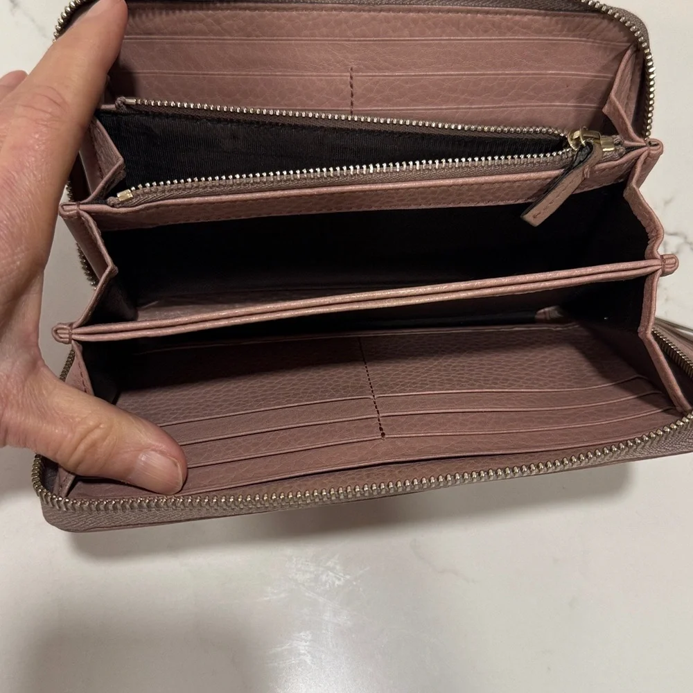 Gucci Mauve Leather Zip-Around Wallet with Embossed GG